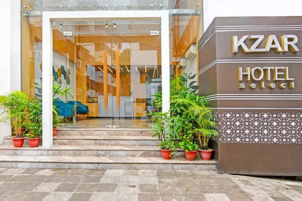 family-friendly hotel in Kolkata, hotel in Esplanade area Kolkata