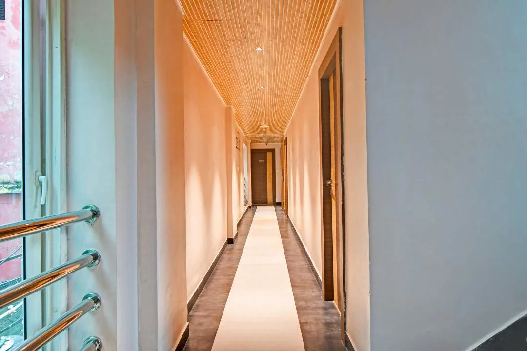 Lobby 4